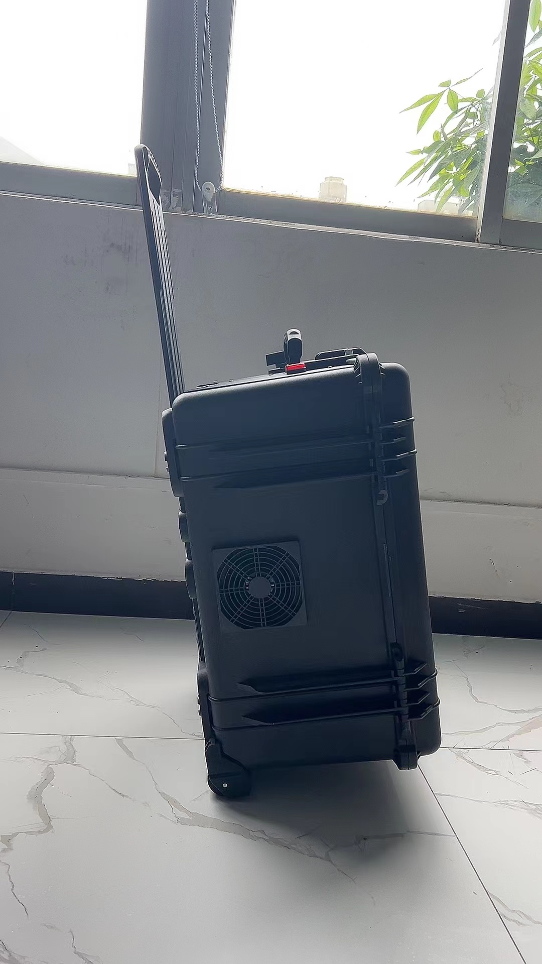 穆棱手拉箱型移动通信干扰器